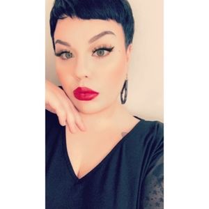 Meet your Posher, Rebecca